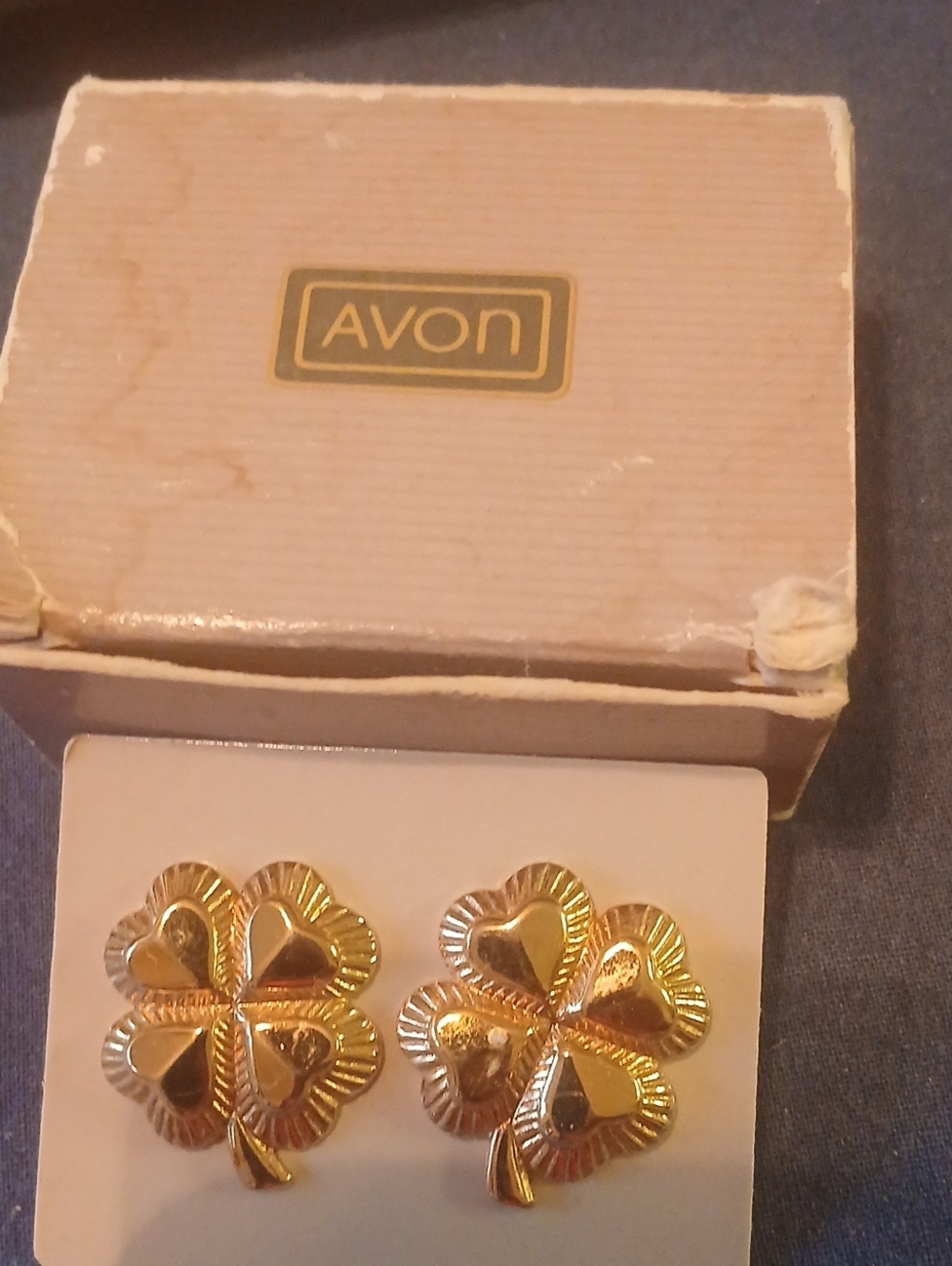 Avon Vintage Shiny Gold Four-Leaf Clover Earrings06/26